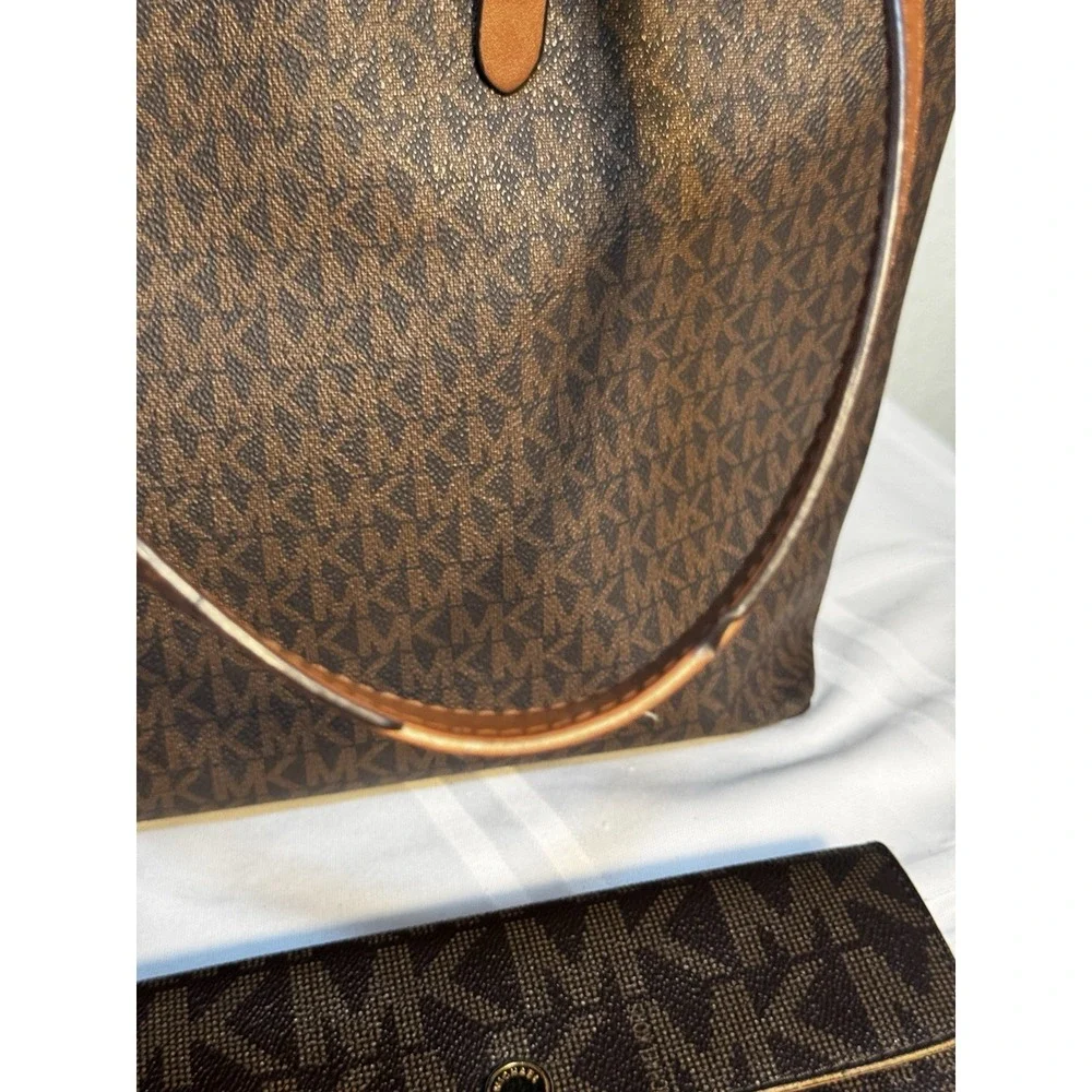 Michael Kors Medium Brown Leather Tote Bag with Zip With A Wallet Pre-Owned